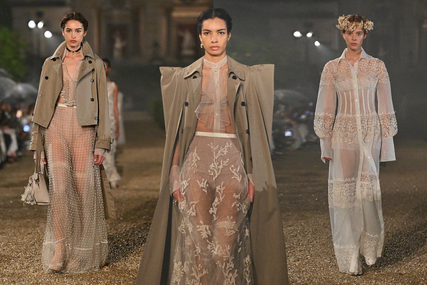 Модели на показе круизной коллекции Dior.