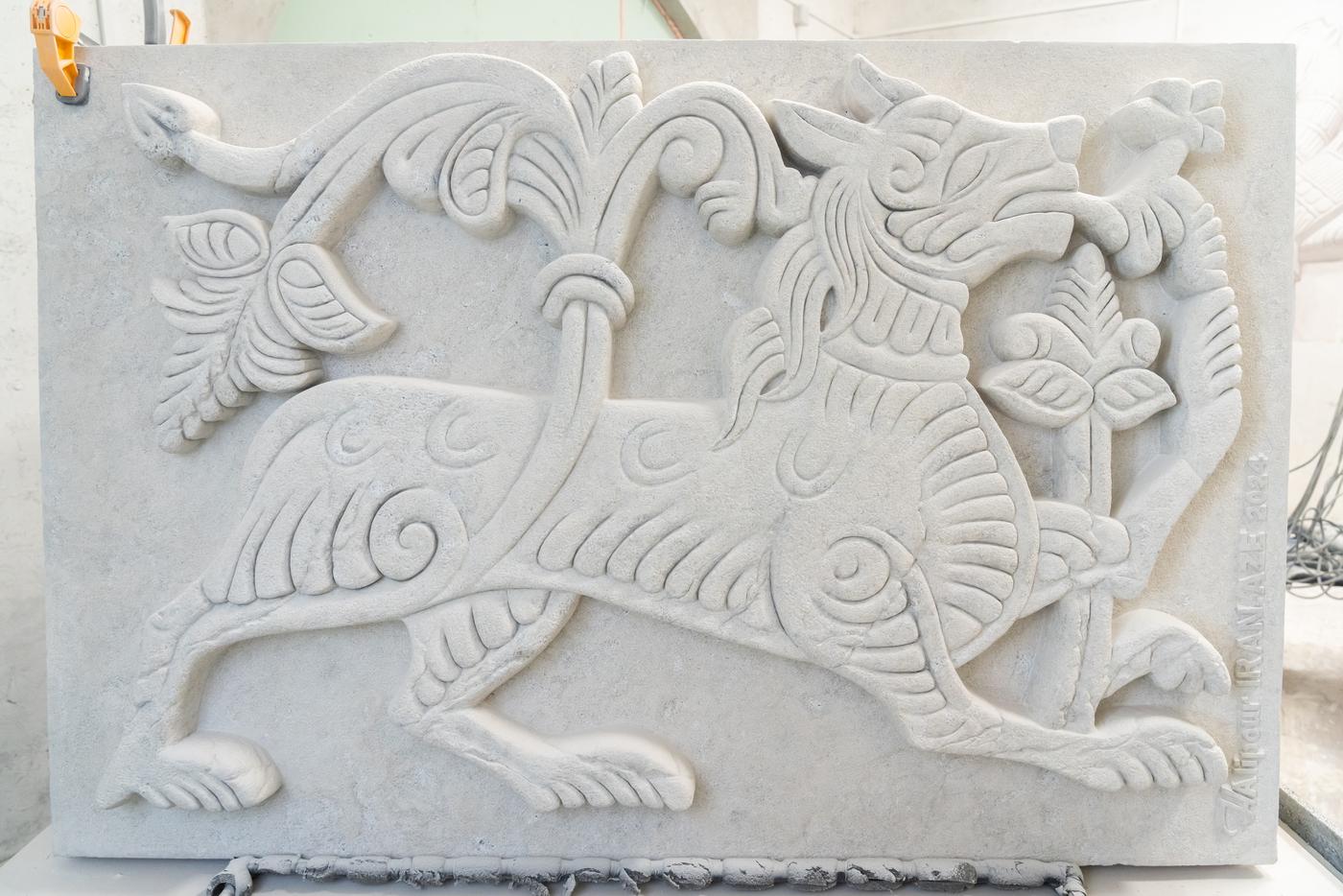 Барельеф с пардусом, созданный иранским скульптором для Москвы. 