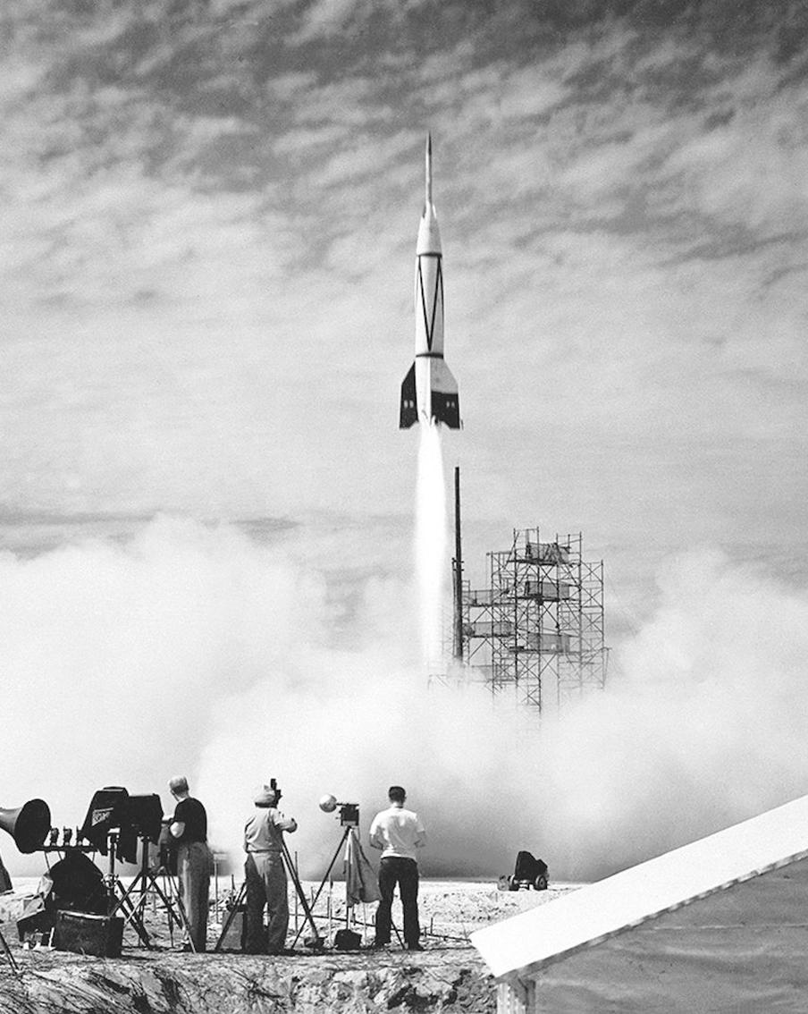 Афиша на 29 мая: идём на выставку Porsche, изучаем первые космические ракеты и расписываем сумку