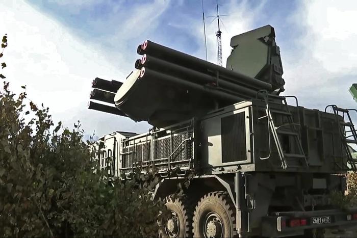 Дрон украинских нацистов сбит над Одинцово: пострадало два автомобиля