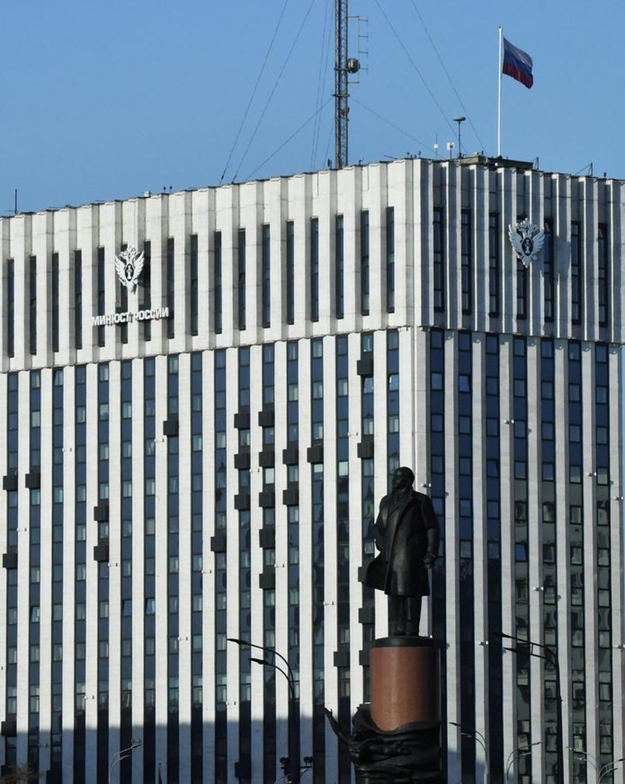 Ивану Урганту и Алле Пугачёвой не присвоили статус иностранных агентов