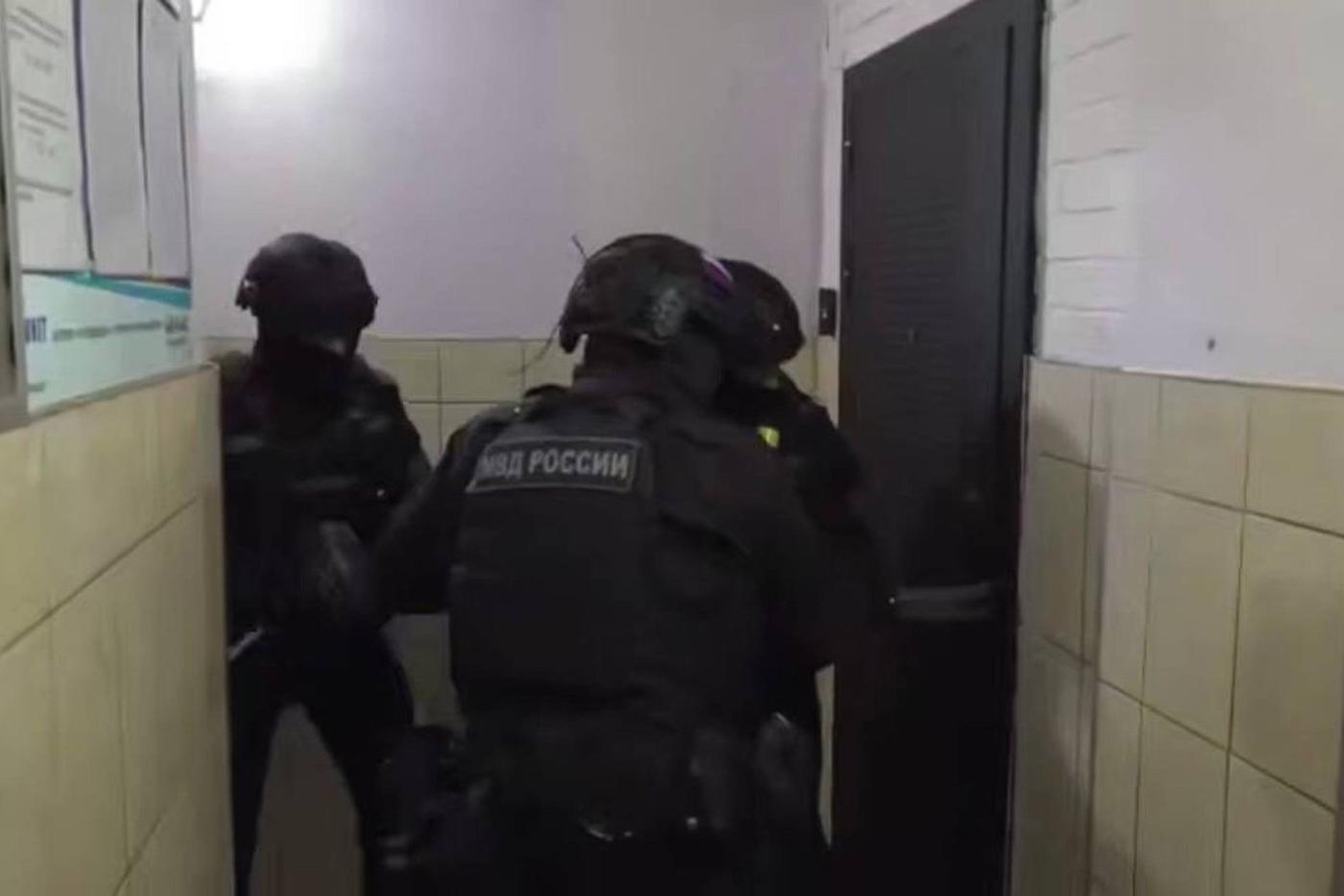 В Санкт-Петербурге правоохранители штурмом взяли несколько филиалов дома терпимости