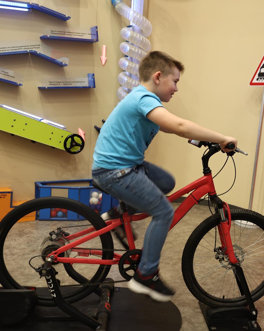 Шуметь в вагонах нельзя – это знает даже Метроша