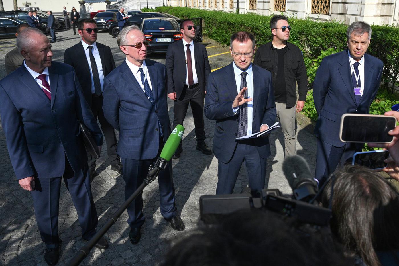 Мединский рассказал о меморандуме, прекращении огня и обмене пленными