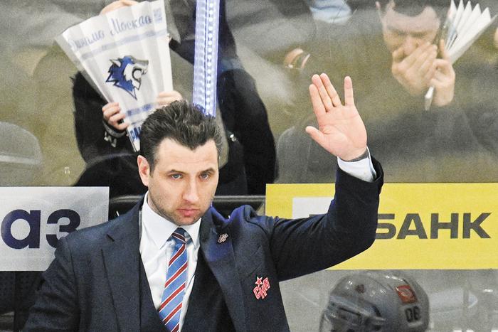 Хоккейный СКА прощается со звездой пресс-конференций