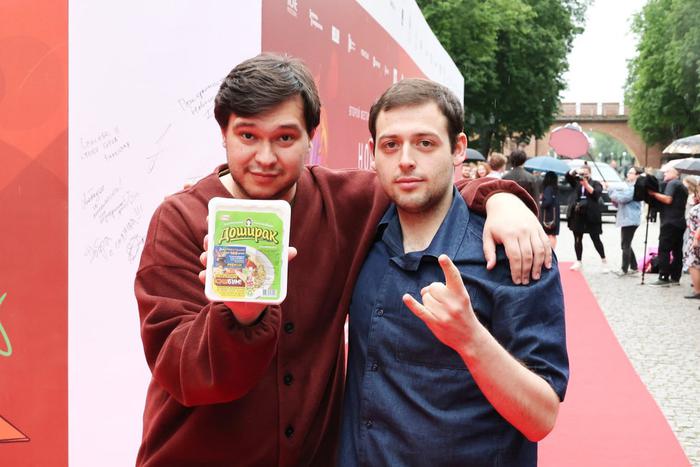 Пиджак Хабенского помог Сергею Волкову получить награду: кого наградили на кинофестивале "Новое движение"