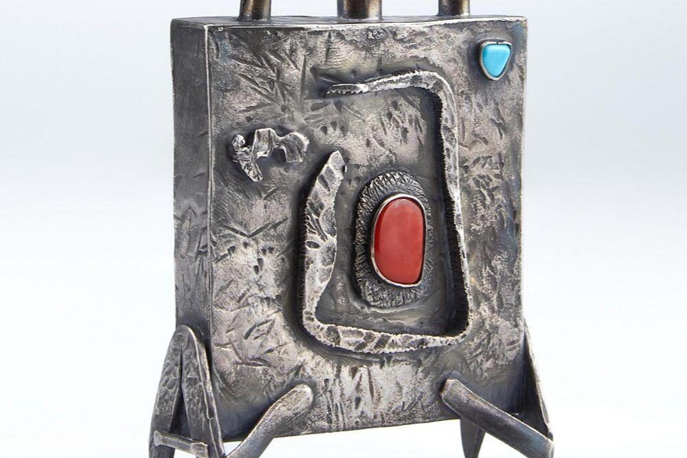 "Уральцы видели в камнях душу": художница узнала на выставке в Москве правду о семейной реликвии