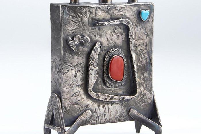 "Уральцы видели в камнях душу": художница узнала на выставке в Москве правду о семейной реликвии