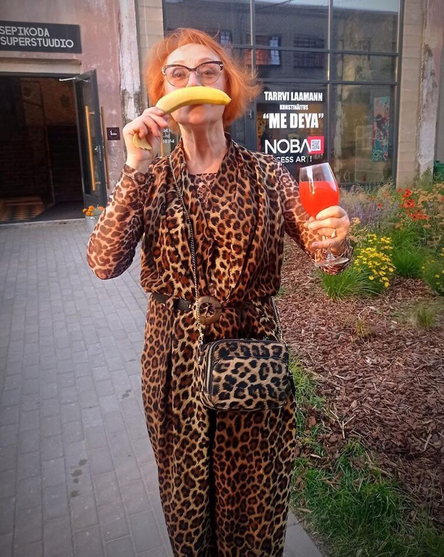 Даже свою маму Мария-Луиза заразила  леопардозом