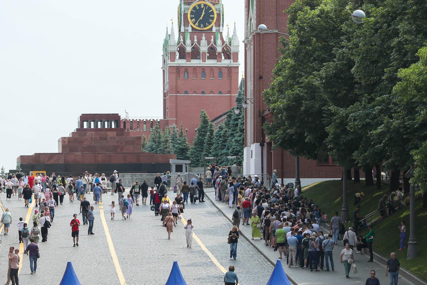 "Я плакала – было жаль дедушку": как и стар и млад стояли в километровых очередях к Ленину
