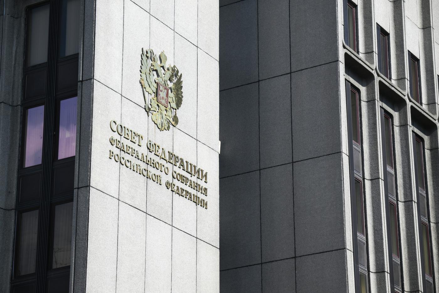 В Совфеде предложили увеличить штраф за курение в подъездах до 50 тысяч рублей