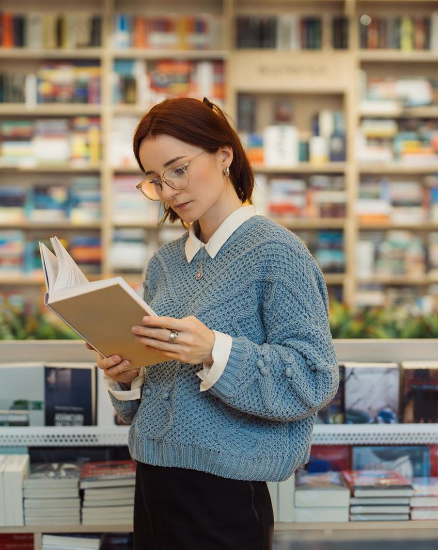 Комиксы, блогеры и коллаборации: как в Москве пытаются спасти бумажную книгу