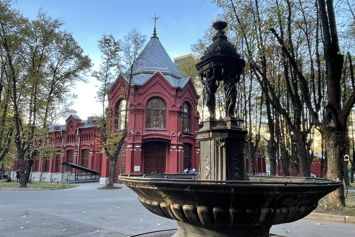 Фонтан Уоллеса на Новоалексеевской улице.