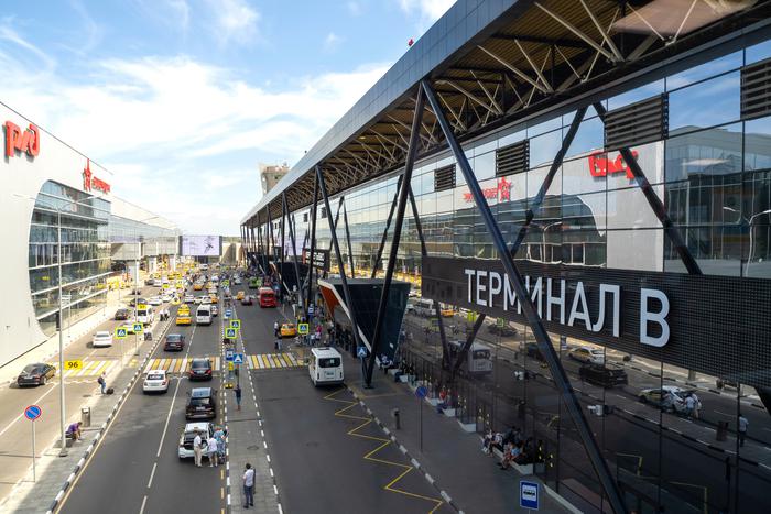 В одном из столичных аэропортов приземлился пассажирский самолёт с неисправностью одного из двигателей