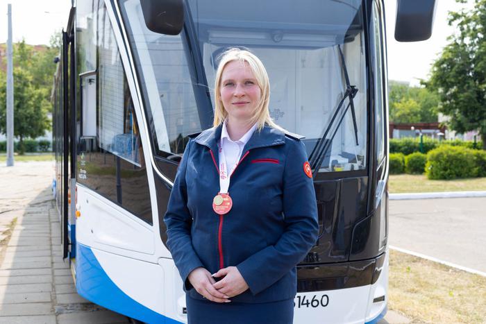 Дамы за рулём: девушка Ольга стала лучшим водителем трамвая в Москве