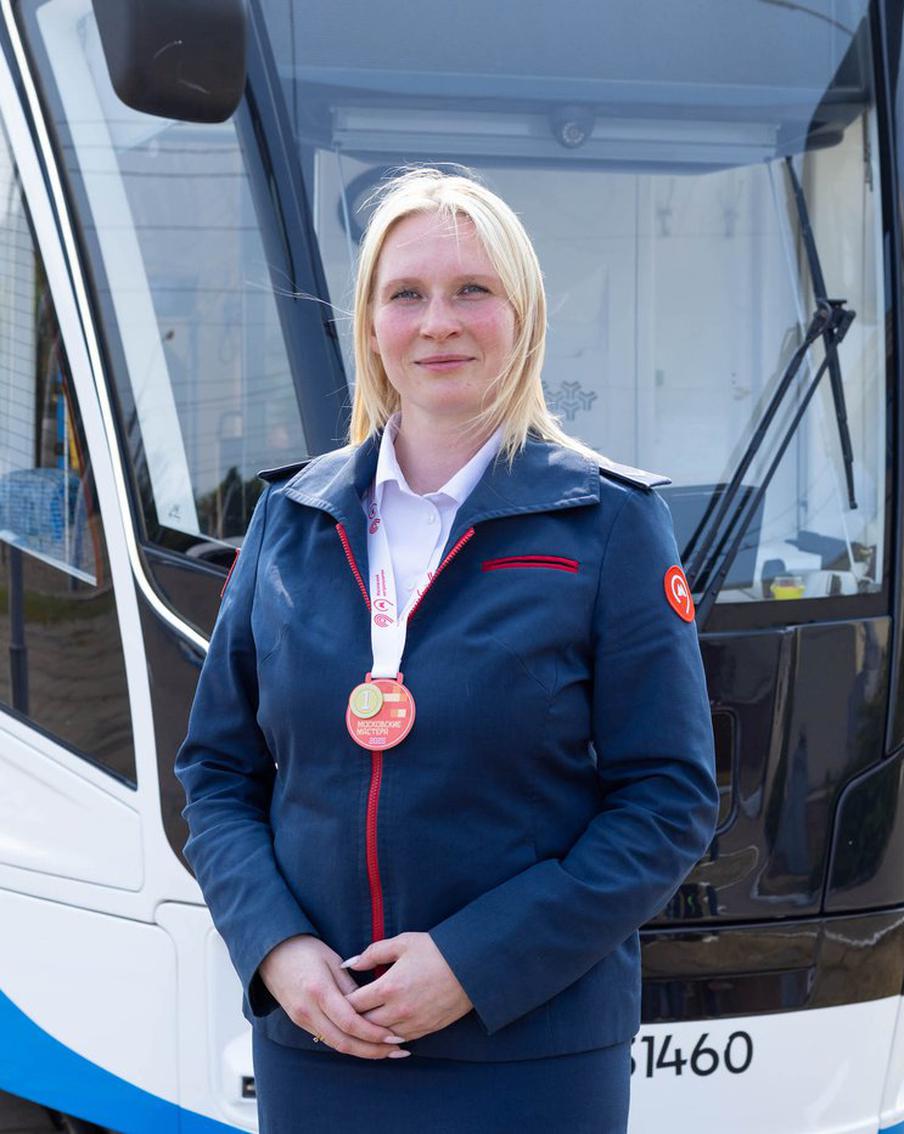 Дамы за рулём: девушка Ольга стала лучшим водителем трамвая в Москве