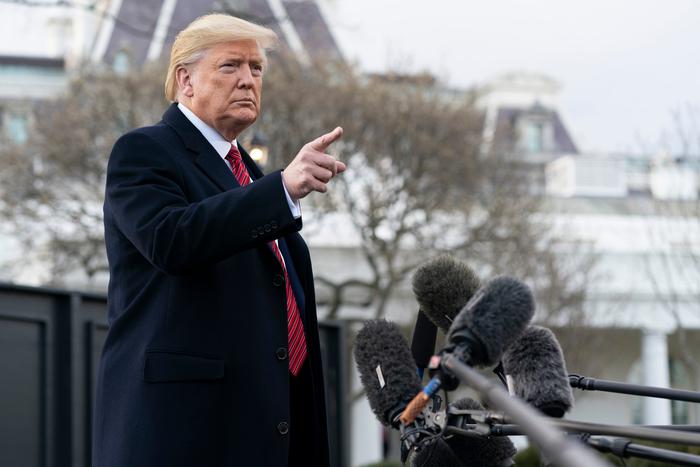 Американский президент запретил ношение масок в Лос-Анджелесе из-за охвативших город протестных акций