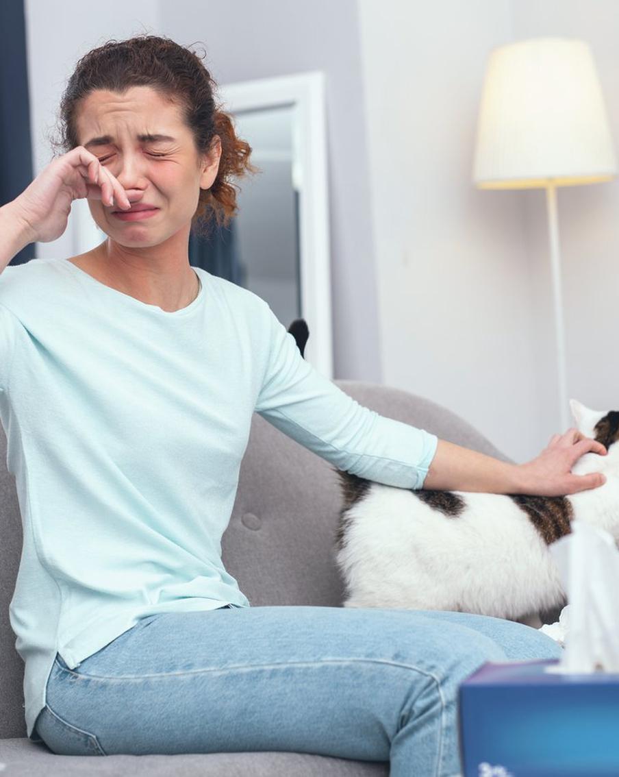 Если у вас слезятся глаза слишком часто, не стоит бросать проблему на самотёк