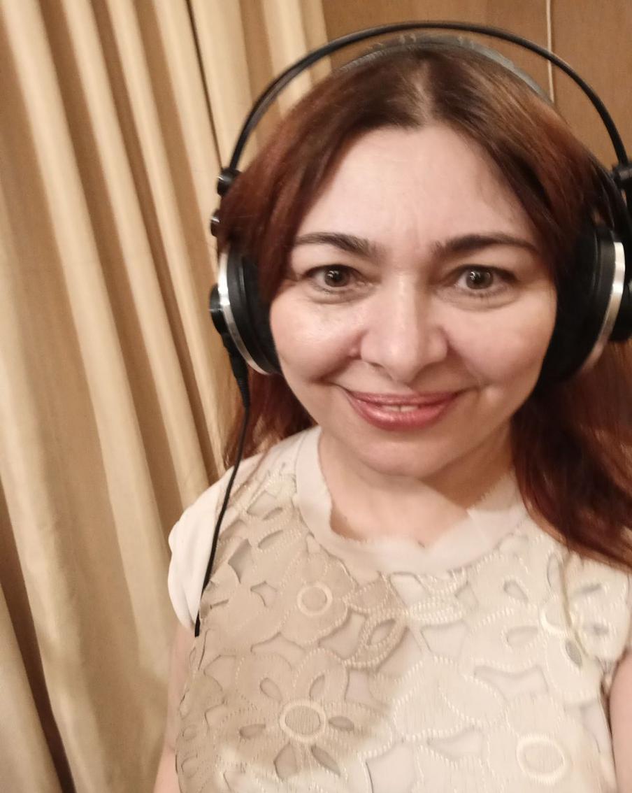 Полтора года назад Валида всерьёз занялась вокалом и начала записывать собственные альбомы.