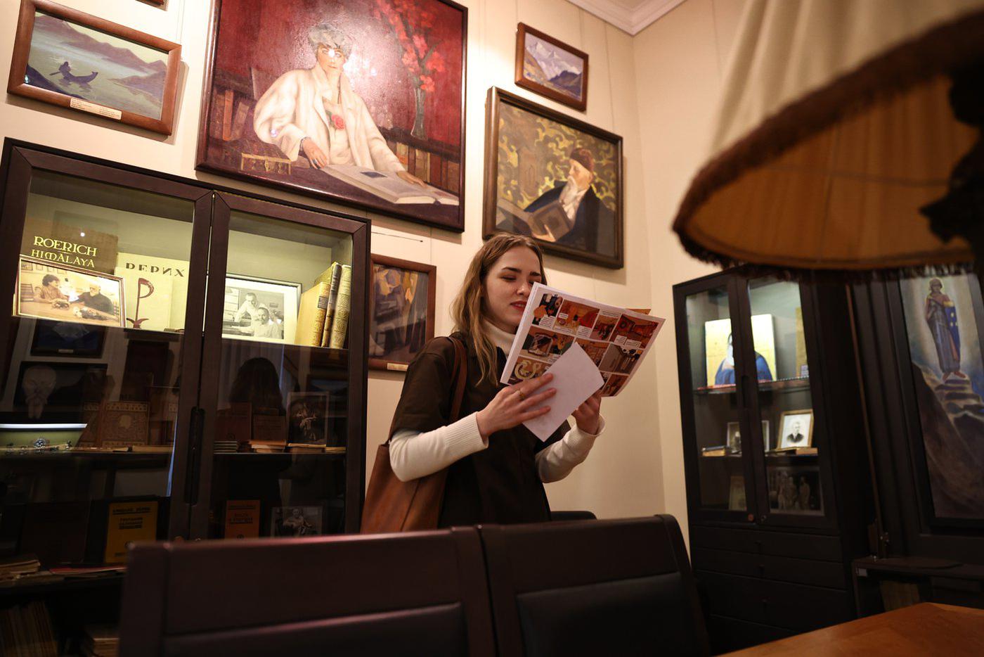 Сложнее всего оказались загадки Николая Рериха – в кабинете художника собраны десятки причудливых экспонатов.