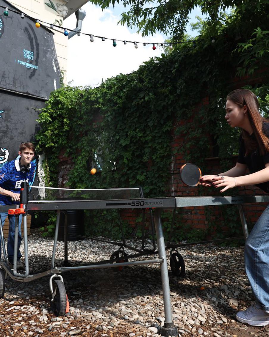 Играем в пинг-понг в парках и на бульварах: собрали места в Москве, где можно отработать скорость и силу удара