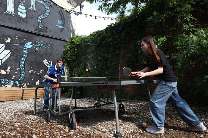 Играем в пинг-понг в парках и на бульварах: собрали места в Москве, где можно отработать скорость и силу удара