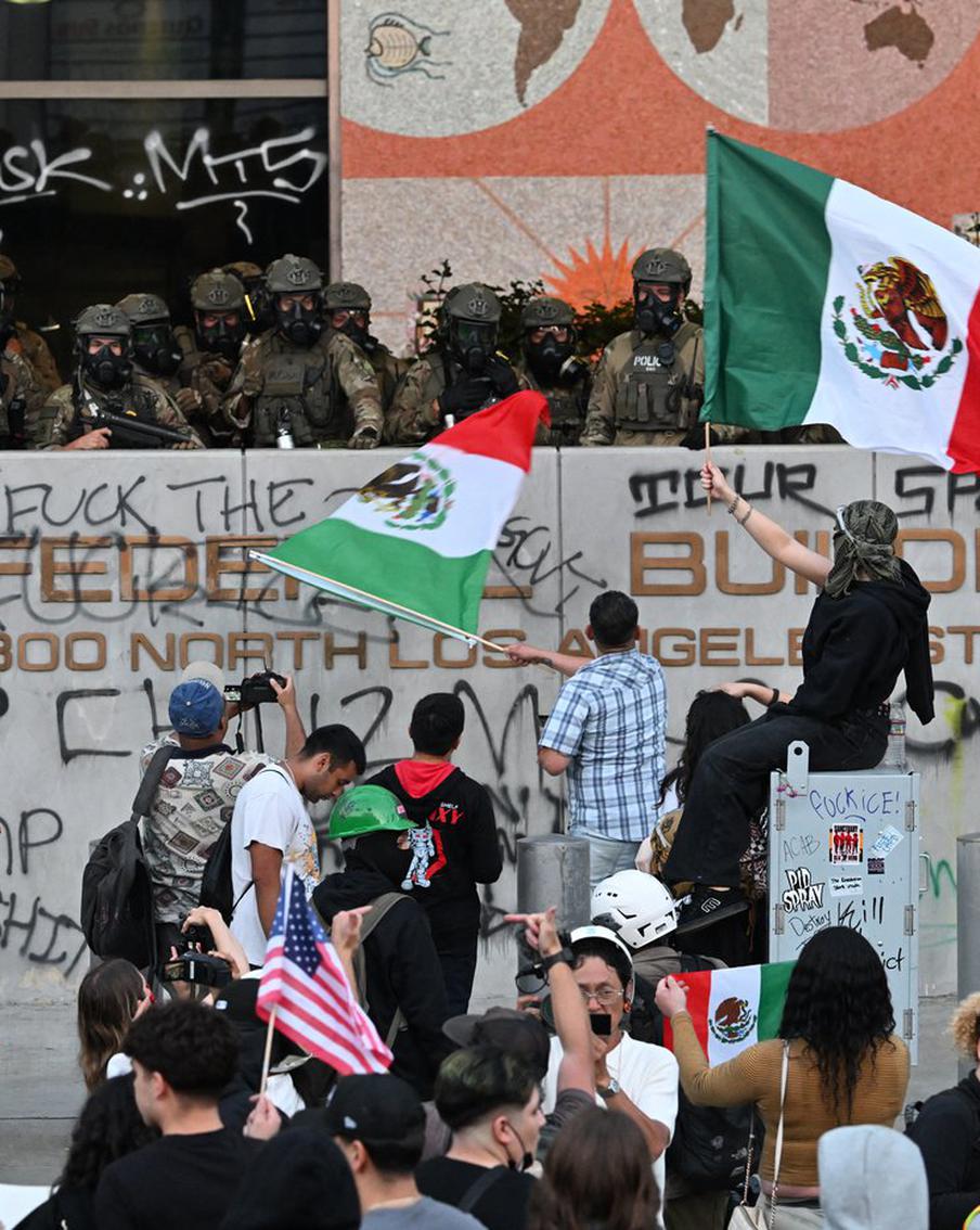 Протесты в Лос-Анджелесе: тысячи людей и комендантский час