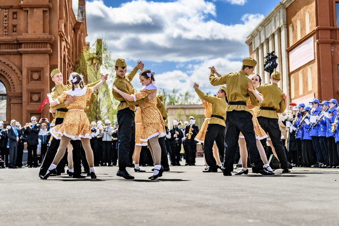 Где в Москве отметить День России: алжирские львы, джаз, сельский вайб
