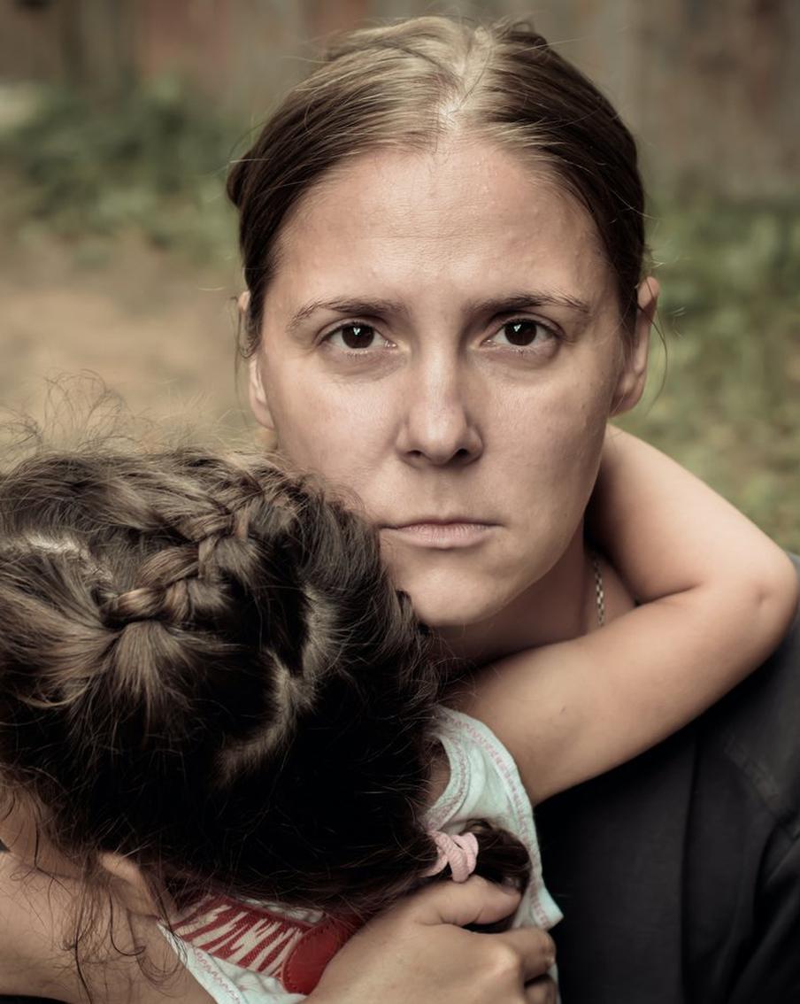 Кто стоит за продажами детей в России и почему отвечает обычно только мать