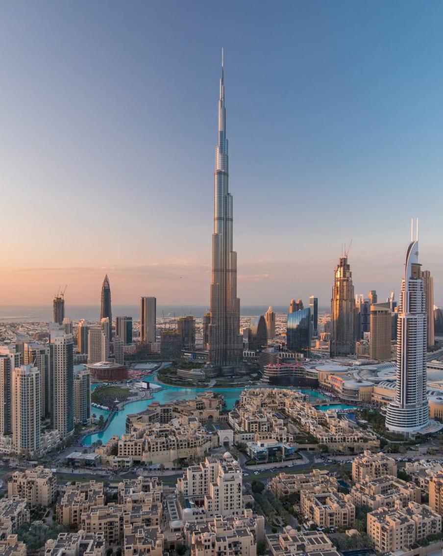 В ОАЭ отметили День России: световое шоу на небоскрёбе