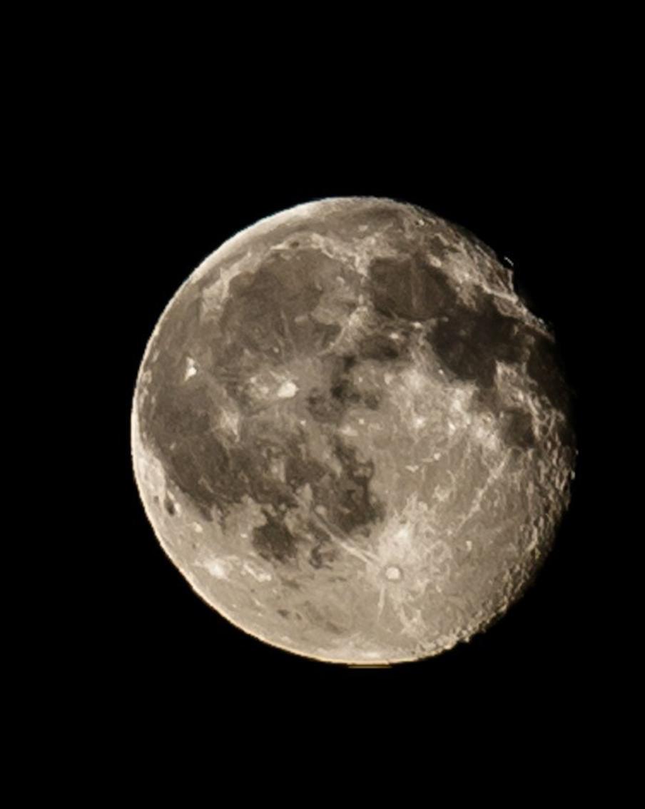 Лунная АЭС: зачем Россия построит атомную станцию на спутнике Земли