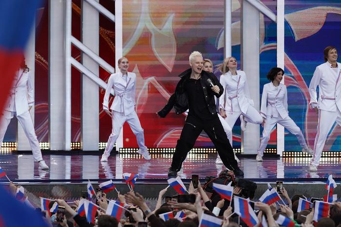 "Прямо по сердцу" или "Гуляй, Россия!" от Shaman: фанаты спорят, какую песню он должен был спеть на конкурсе "Интервидение"