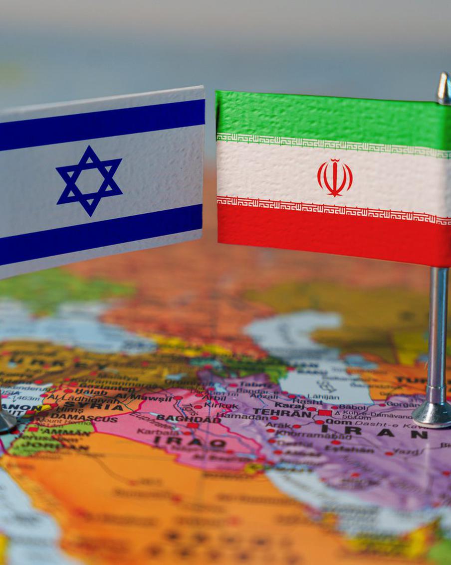 Эксперт рассказал, зачем Израиль ударил по Ирану и чем это чревато