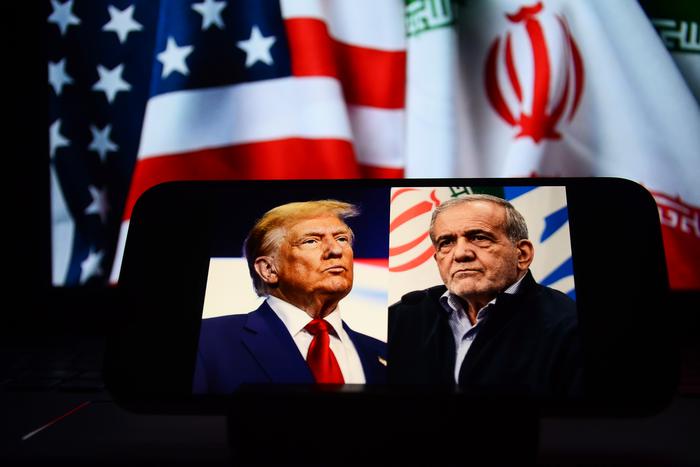 Иранские власти рассматривают отказ от разработки ядерной бомбы в случае прекращения Израилем ракетных обстрелов страны