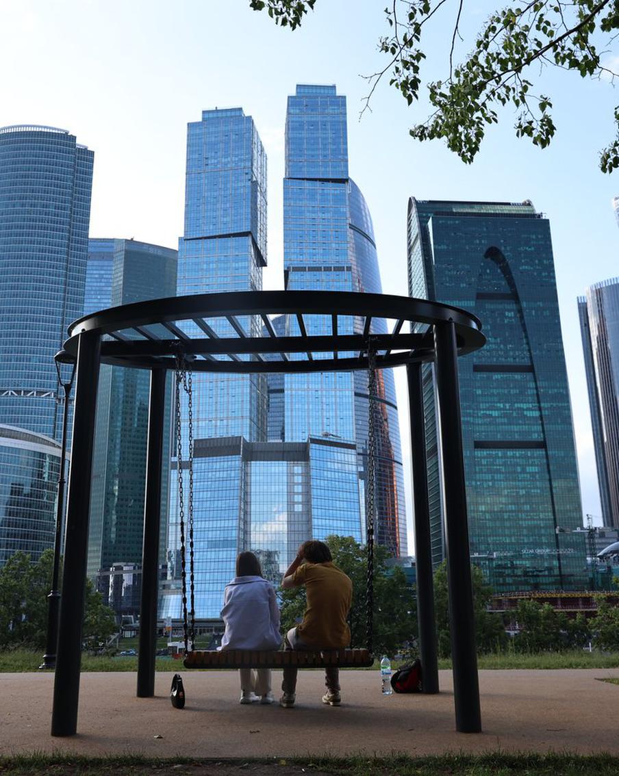 Раскачиваемся на набережных, в скверах, парках: где в Москве найти лучшие качели