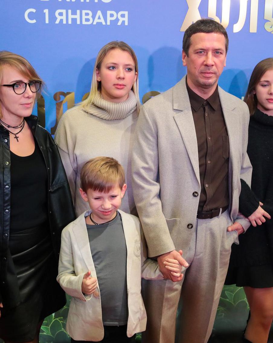 Развод после 20 лет брака: актёр Андрей Мерзликин расстаётся с супругой