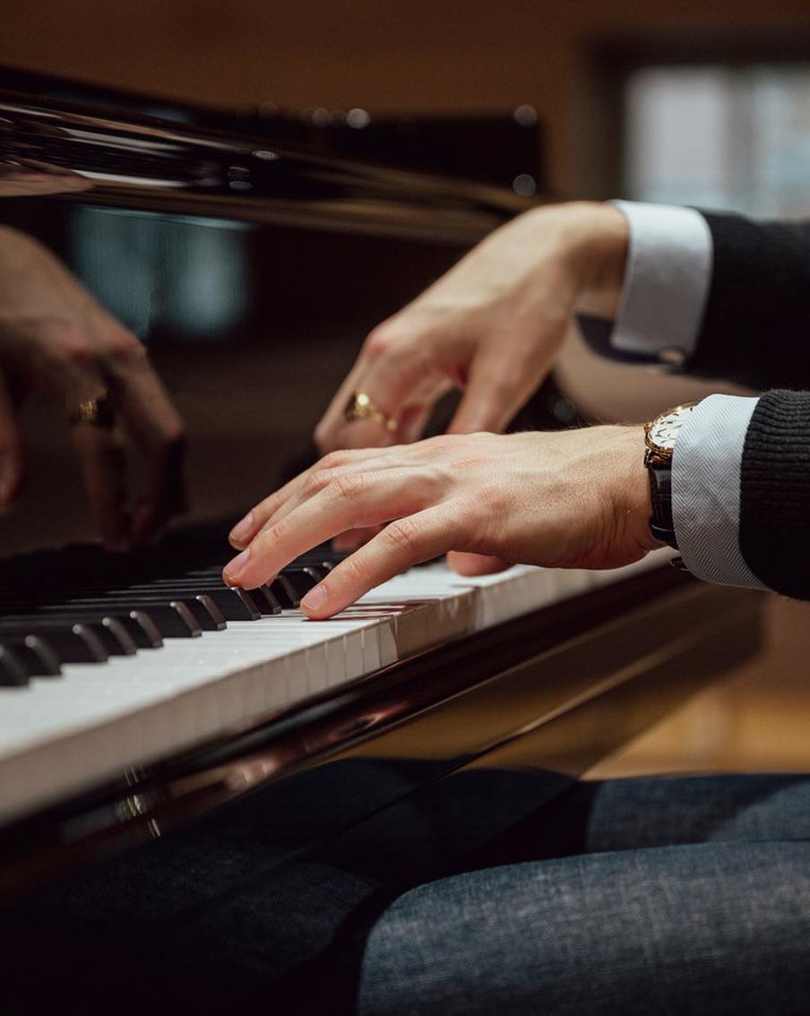 Афиша на 16 июня: погружаемся в историю кино, любуемся пионами и слушаем соревнования пианистов