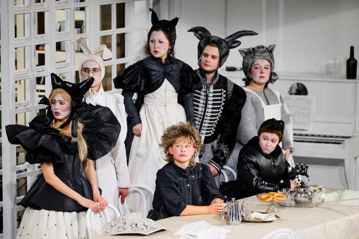 Козёл, свинья и Васса Железнова: в Театре наций поставили Горького