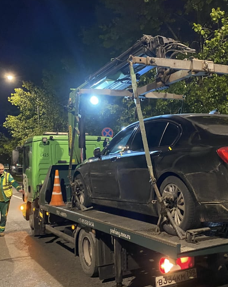 Три автомобиля в Москве были арестованы из-за долга в 274 тысячи рублей по штрафам за нарушение ПДД