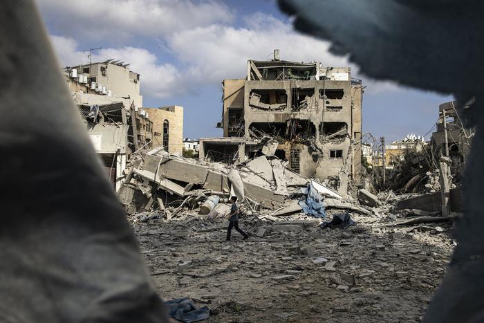 "Иран специально бьёт по гражданским": как выживают жители Израиля и туристы