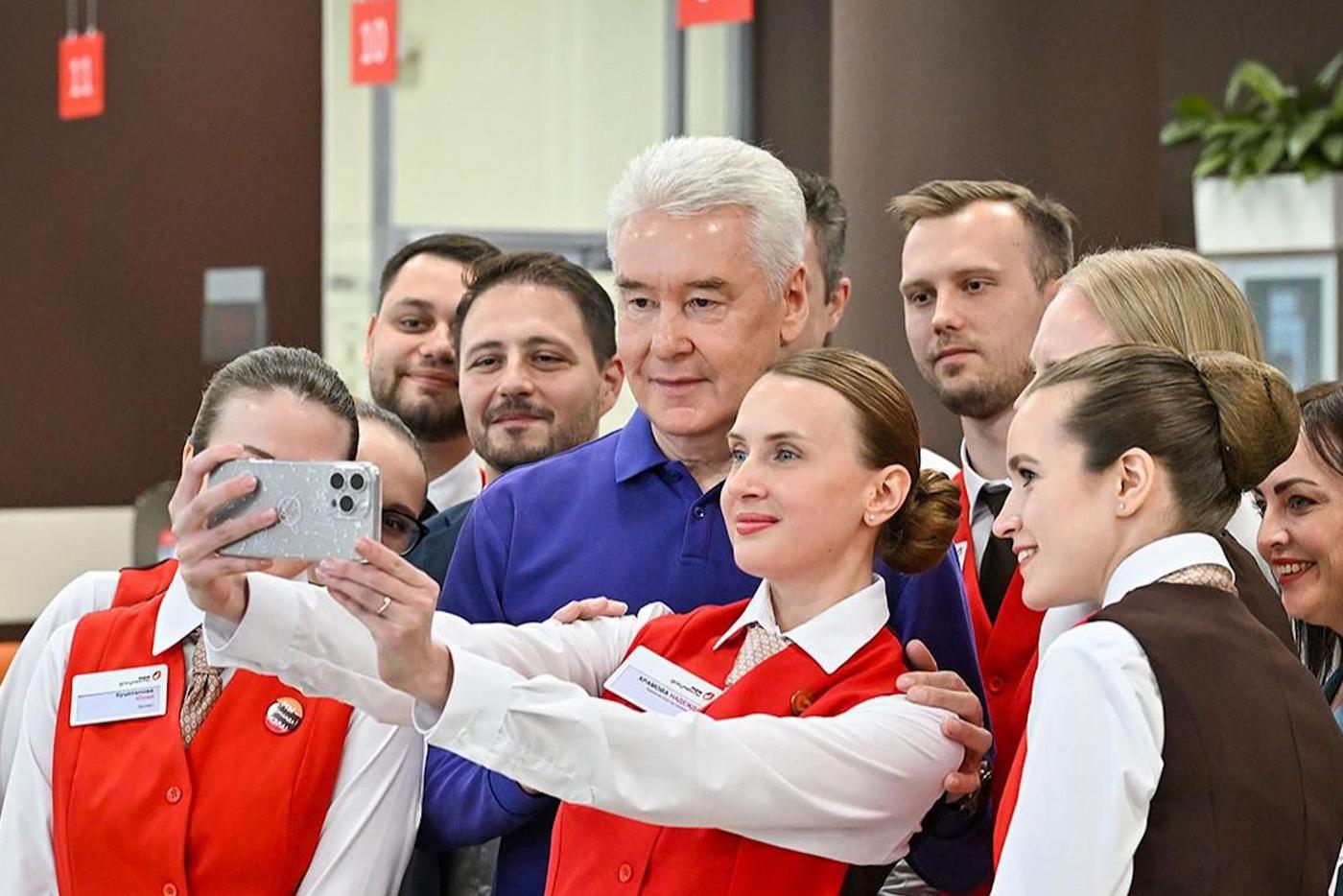 Сергей Собянин открыл новый офис "Мои документы" в районе Аэропорт
