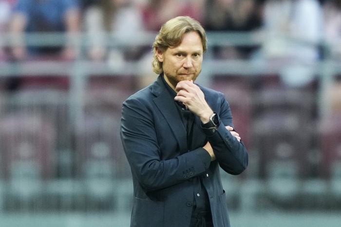 Можно ли Валерию Карпину совмещать посты главного тренера "Динамо" и сборной России?