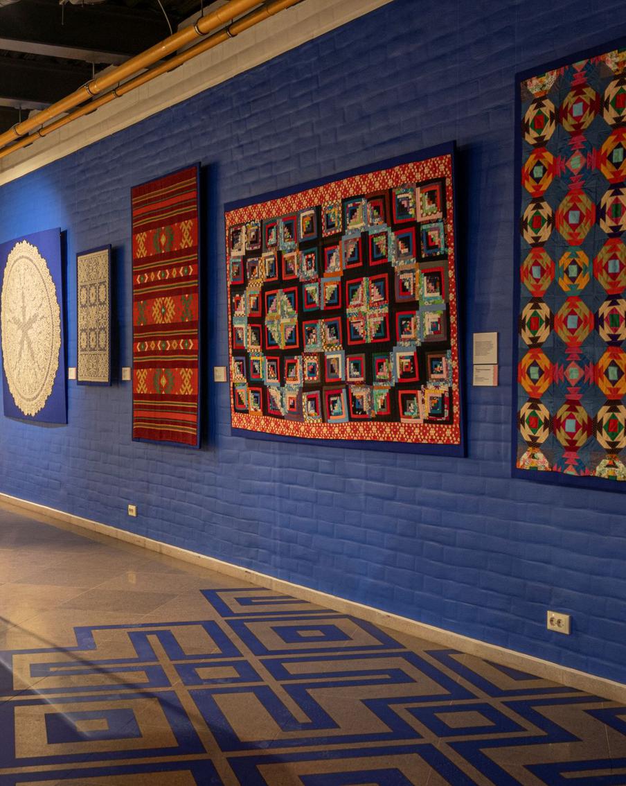 Девочкам прялкой перетягивали пуповину, мальчикам в колыбель клали топорик – русские обычаи