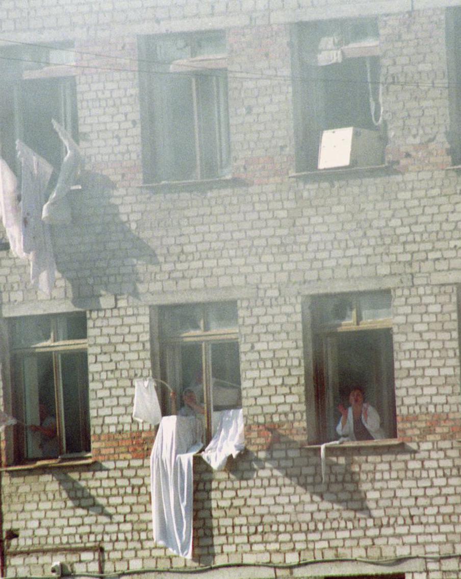 "Террористы могли стрелять в нас, а мы по ним – нет!": 30 лет штурму больницы в Будённовске