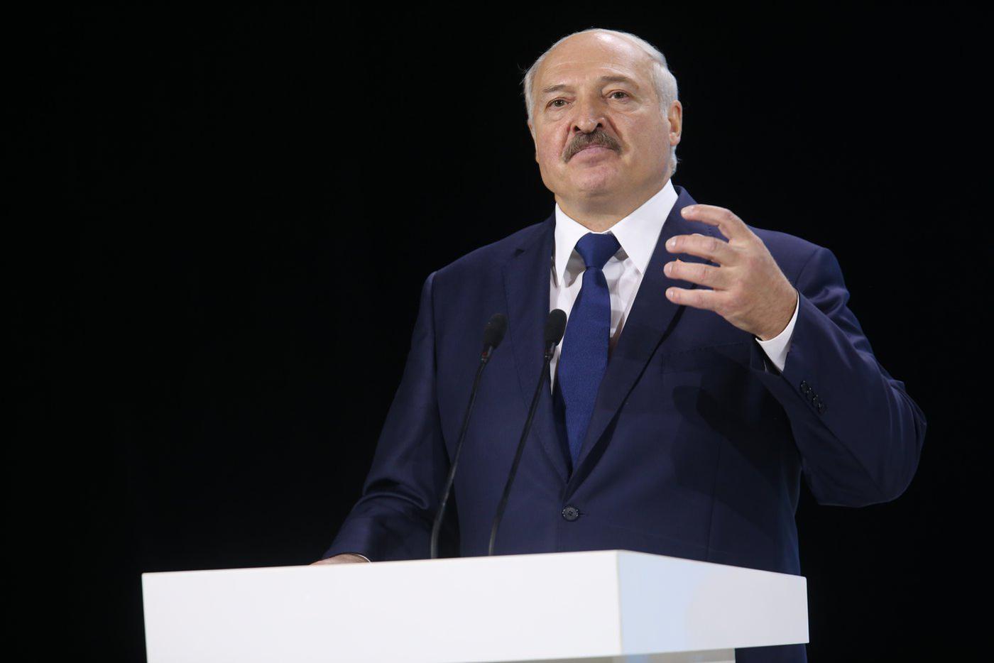 Лукашенко предупредил: из-за падежа скота в Беларуси "жрать будет нечего"