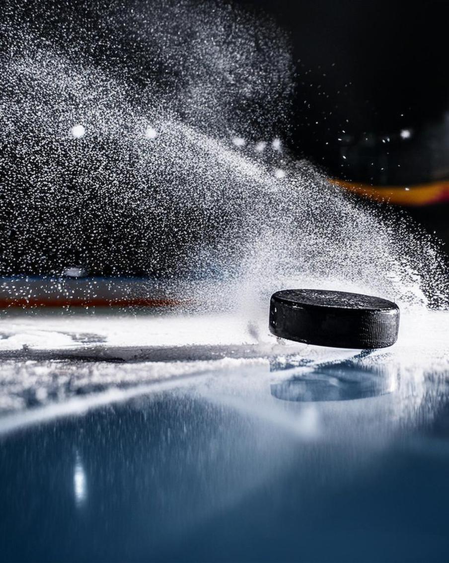 Почему IIHF исключает российских игроков из своей символики