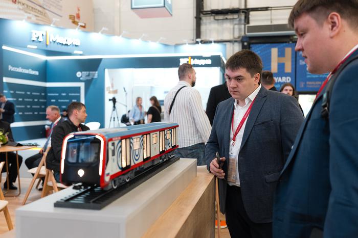 Макет поезда "Москва-2026" и инновационный лифт: какие проекты можно увидеть на стенде Правительства Москвы на ПМЭФ-2025