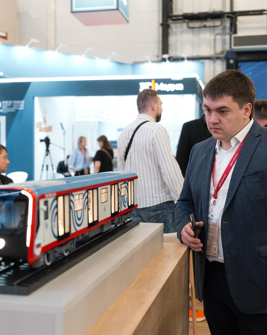 Макет поезда "Москва-2026" и инновационный лифт: какие проекты можно увидеть на стенде Правительства Москвы на ПМЭФ-2025
