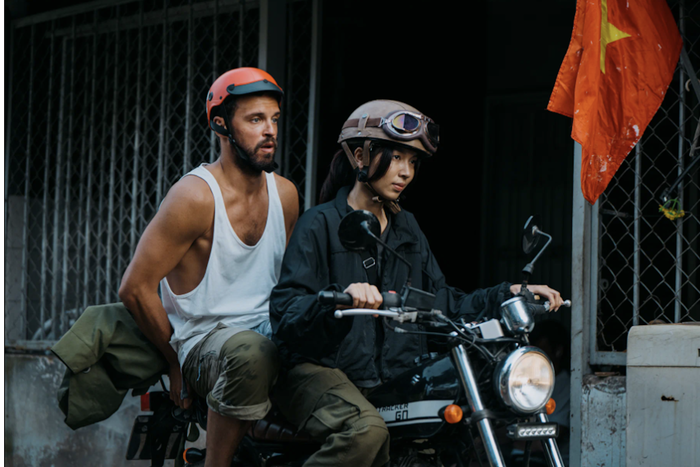 Павел Попов теперь умеет драться, как Джеки Чан: интервью с одним из самых красивых российских актёров