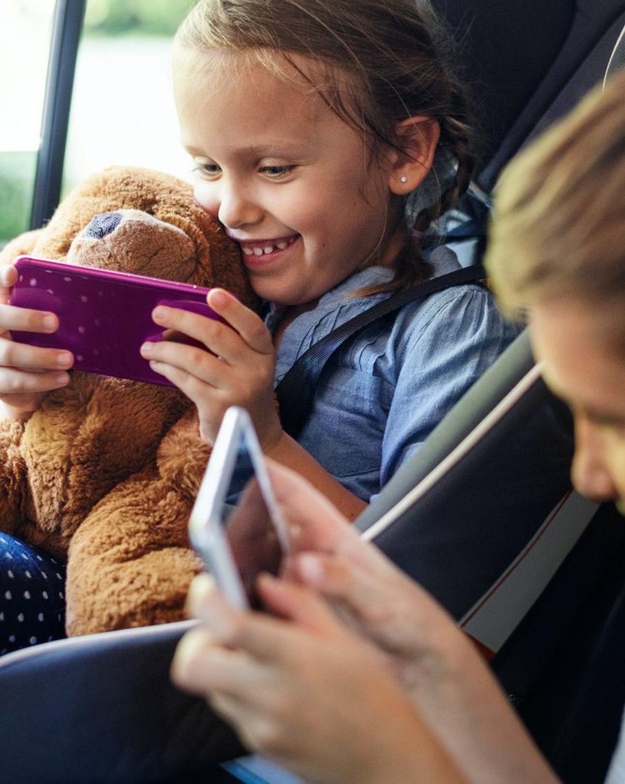 Интерактивные книги, комиксы и дополненная реальность: как развлечь ребёнка в летнем путешествии